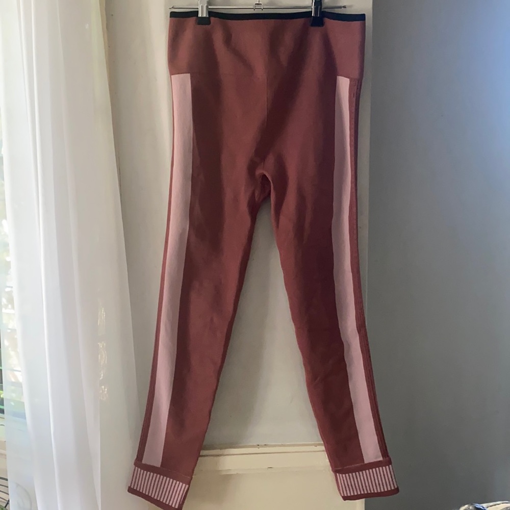 Fabletics High Waisted Seamless Legging - Picture 4 of 10